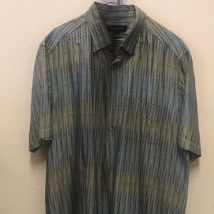 Jhane Barnes Dress Shirt -Large
Short sleeves